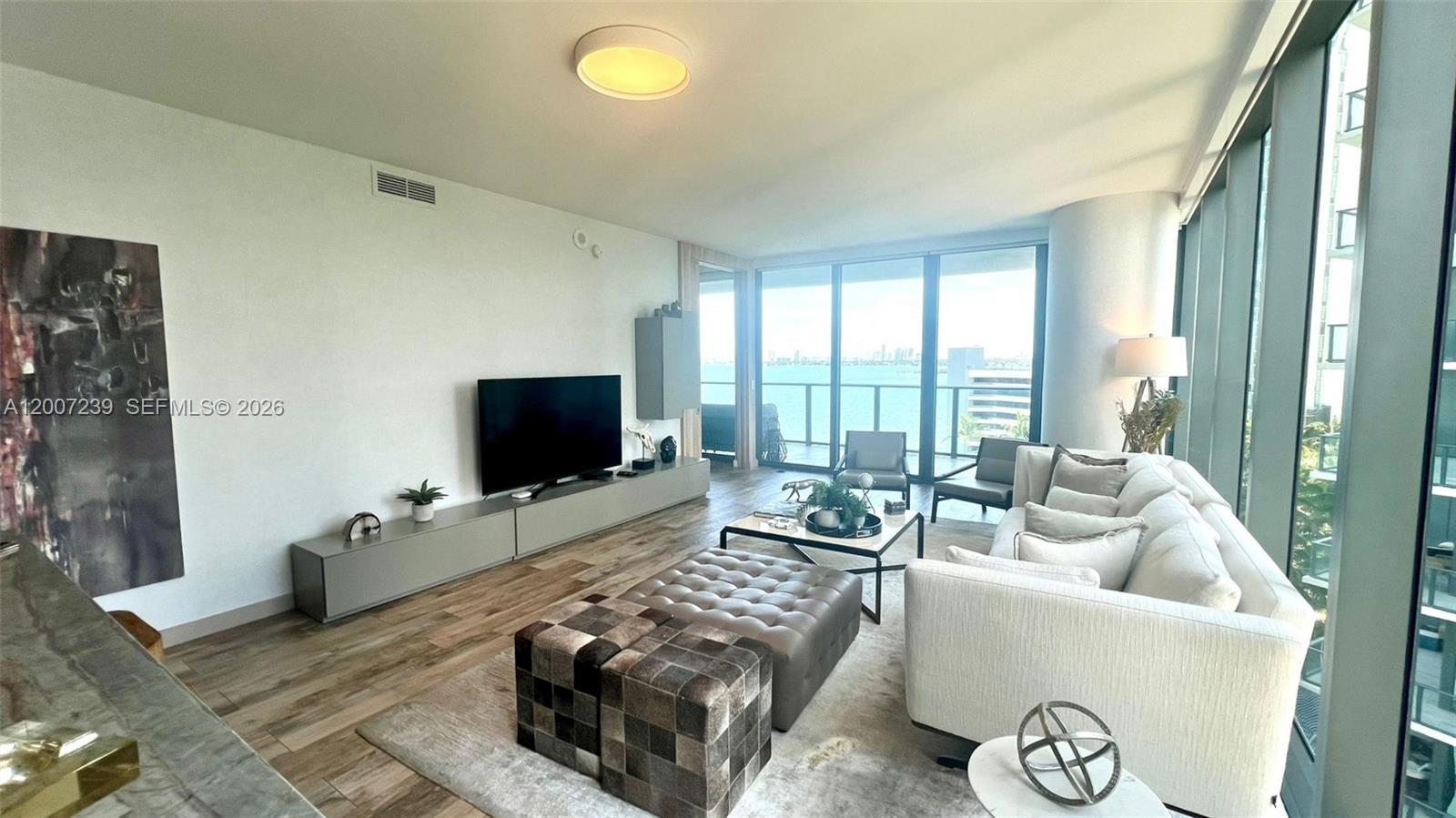 650 NE 32nd St # 1001