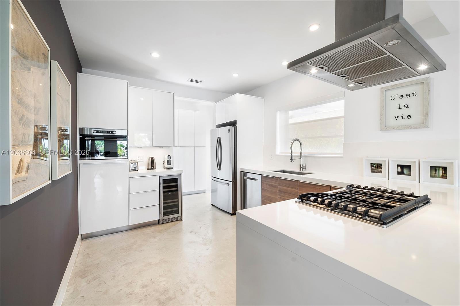 365 N Shore Dr