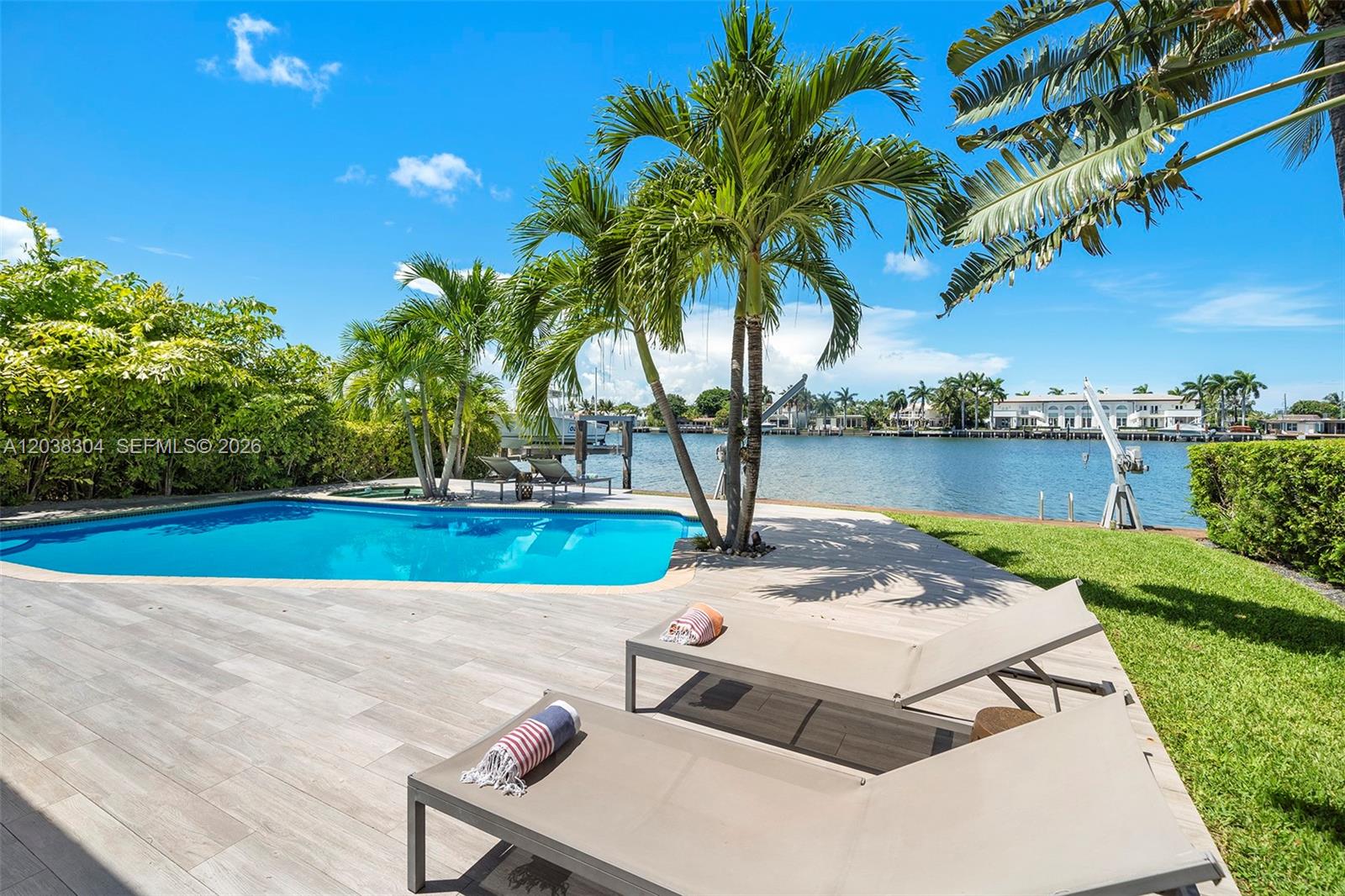 365 N Shore Dr