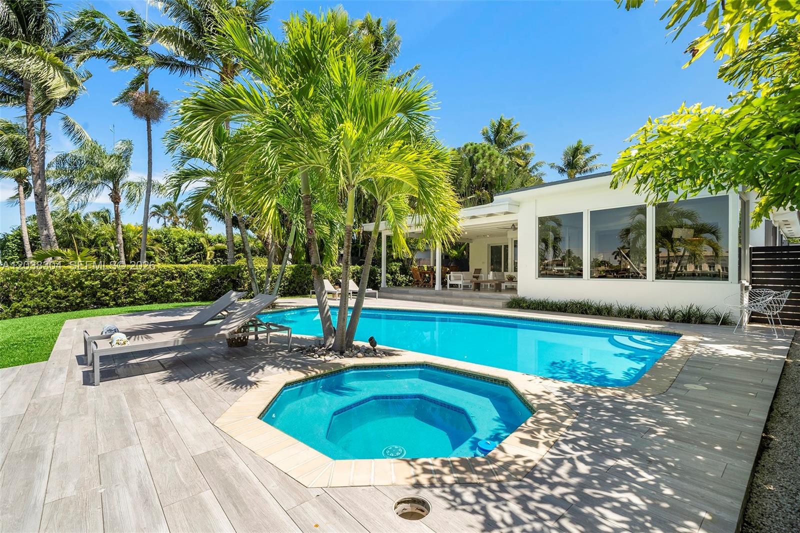 365 N Shore Dr