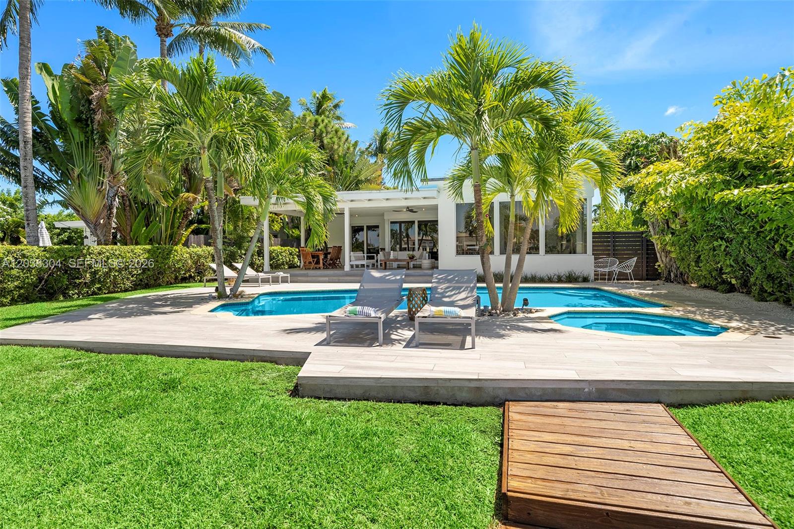 365 N Shore Dr