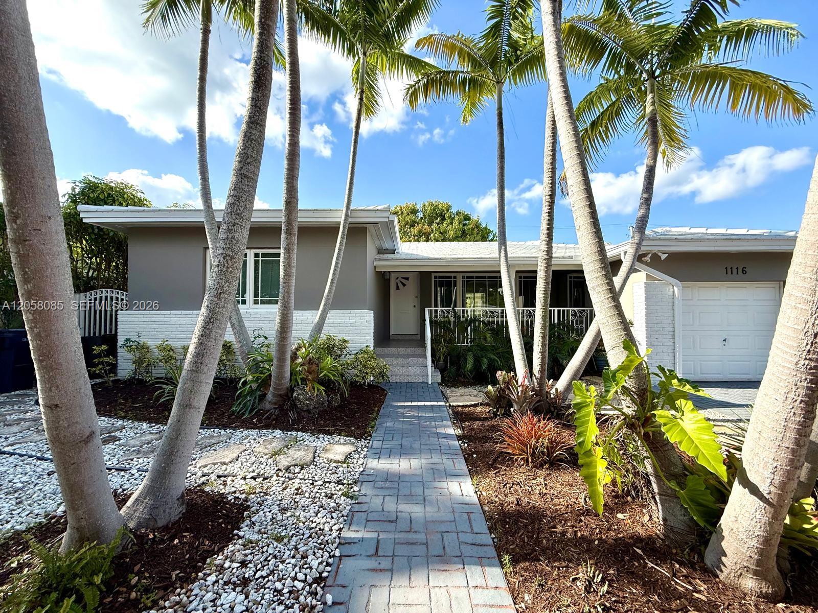 1116 Biarritz Dr