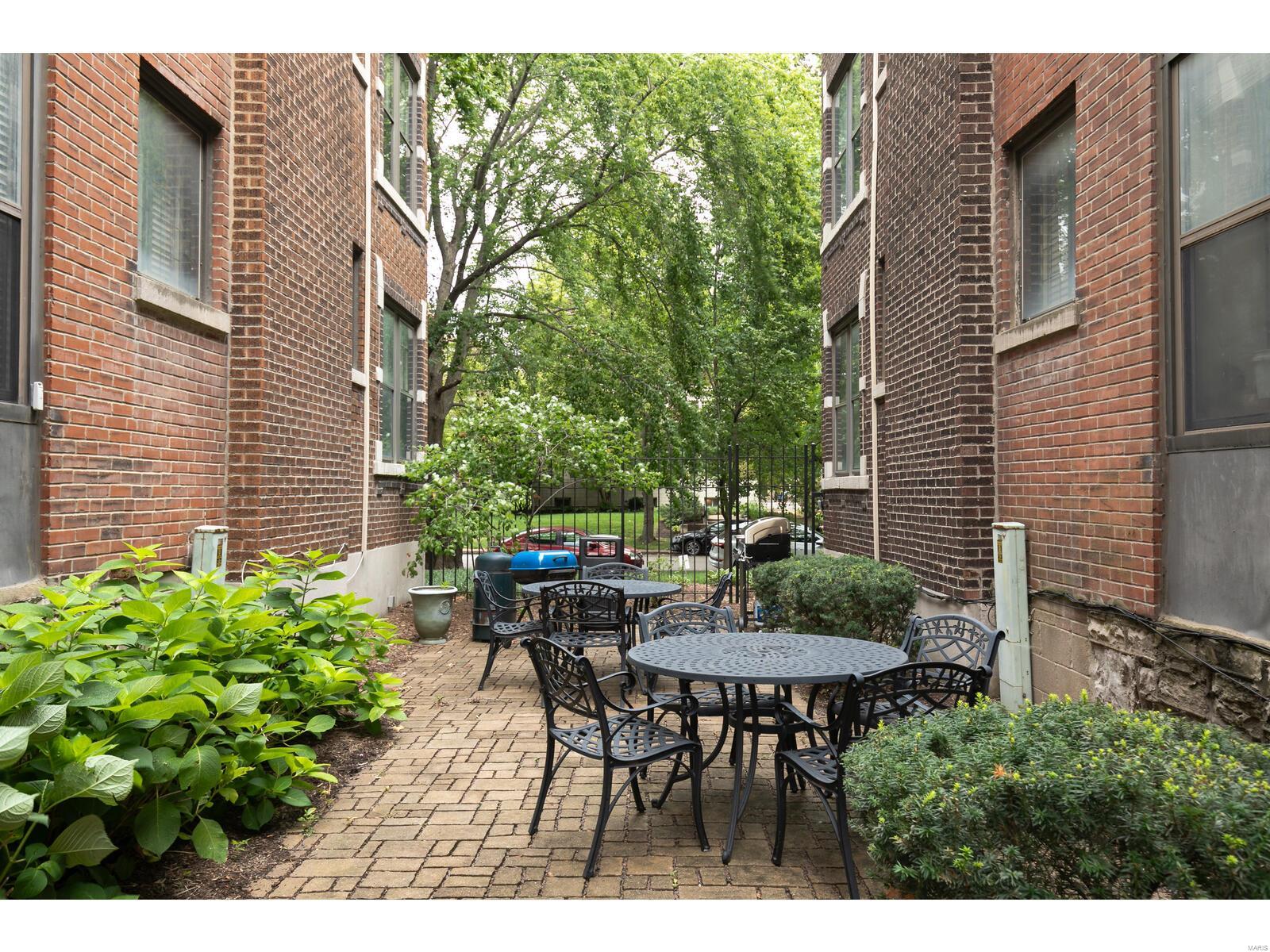 5518 Waterman Boulevard Unit: 3W