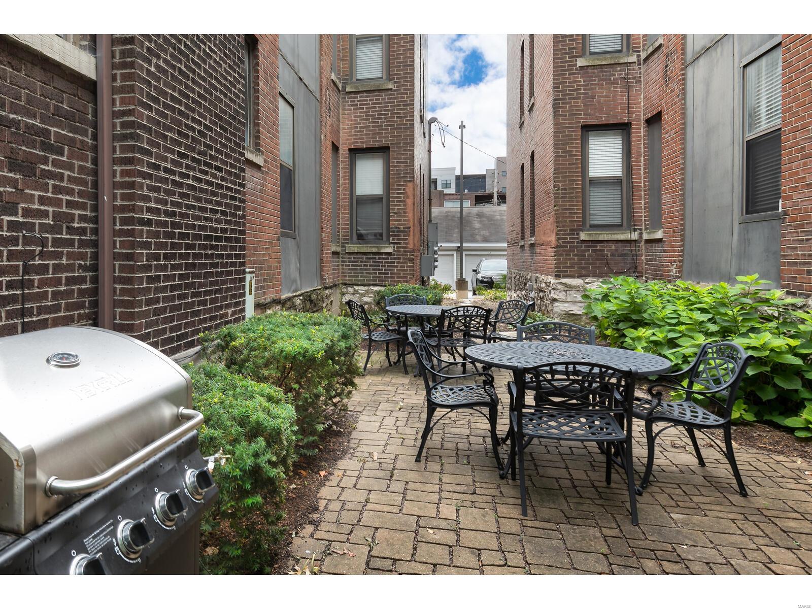 5518 Waterman Boulevard Unit: 3W