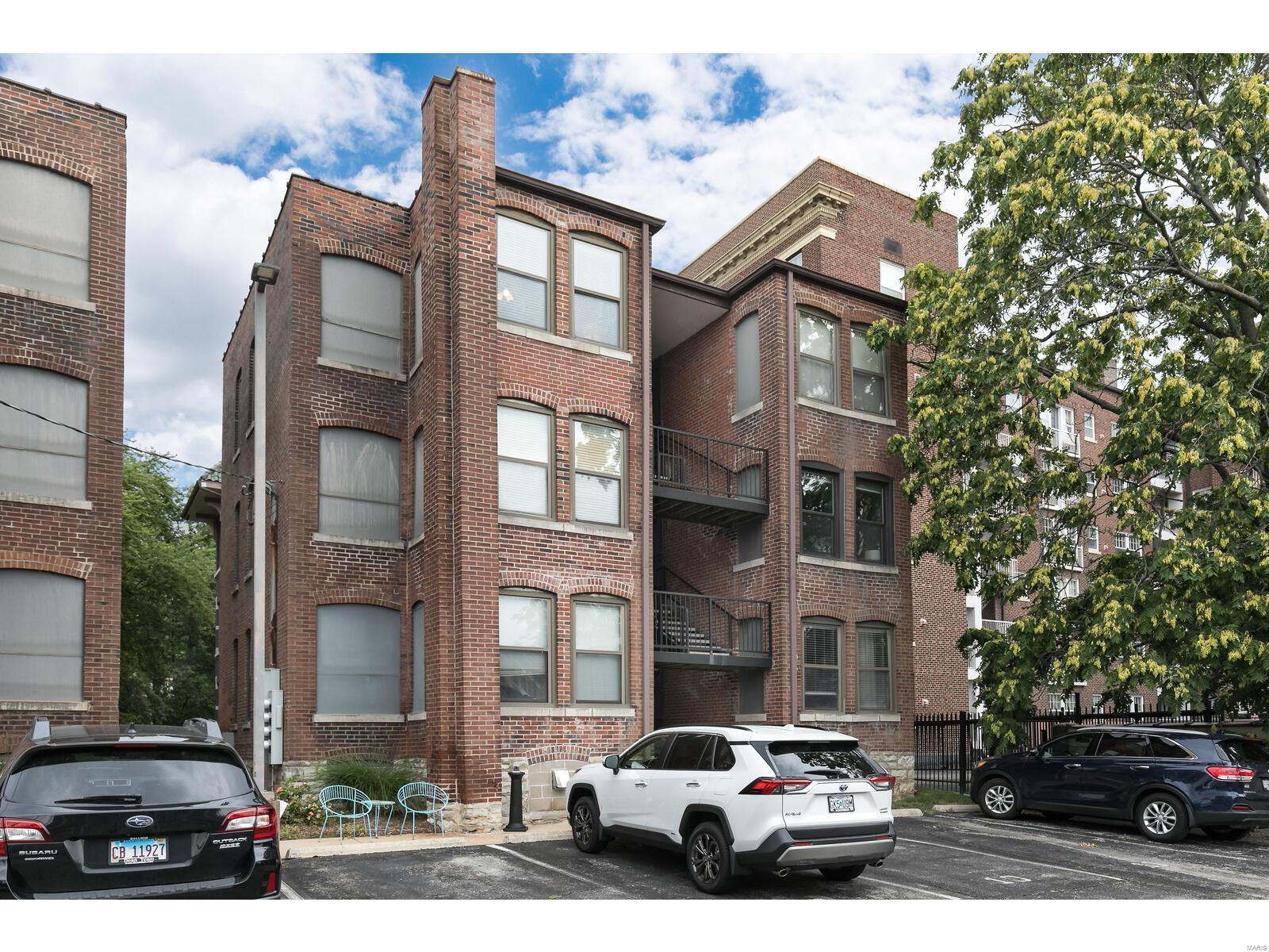 5518 Waterman Boulevard Unit: 3W