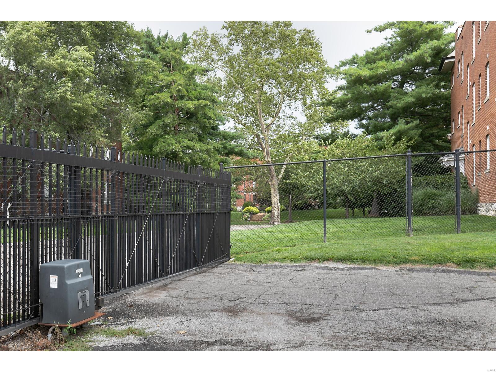 5518 Waterman Boulevard Unit: 3W