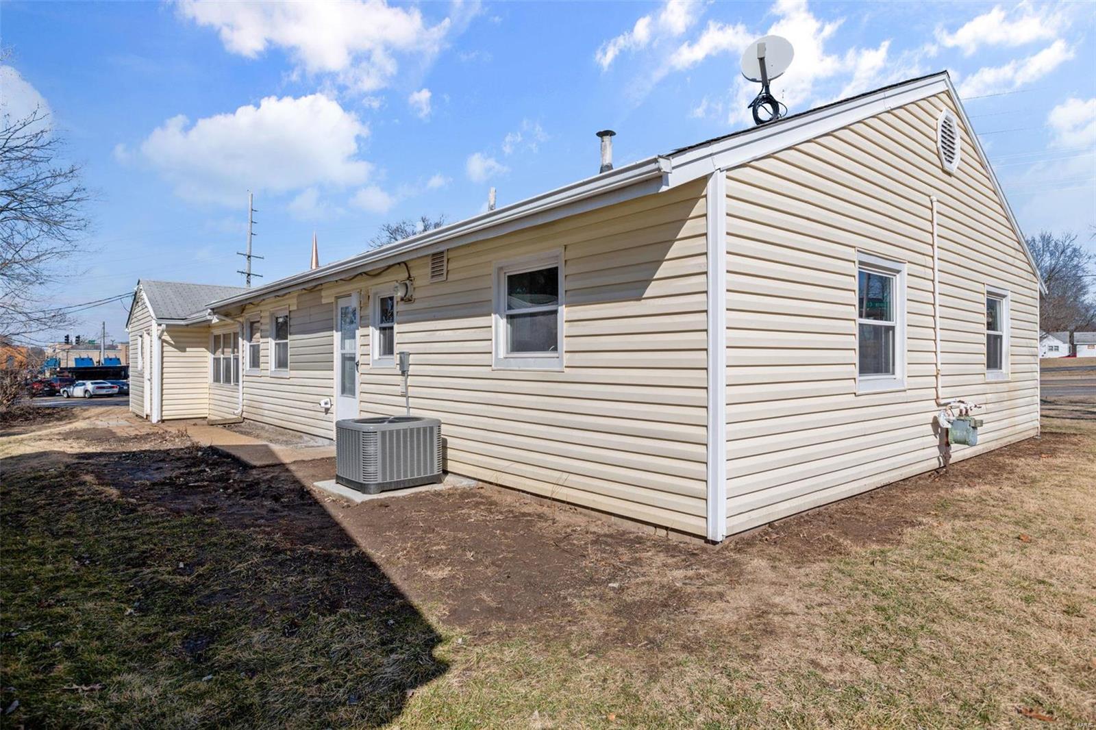 1040 N Highway 67 Street