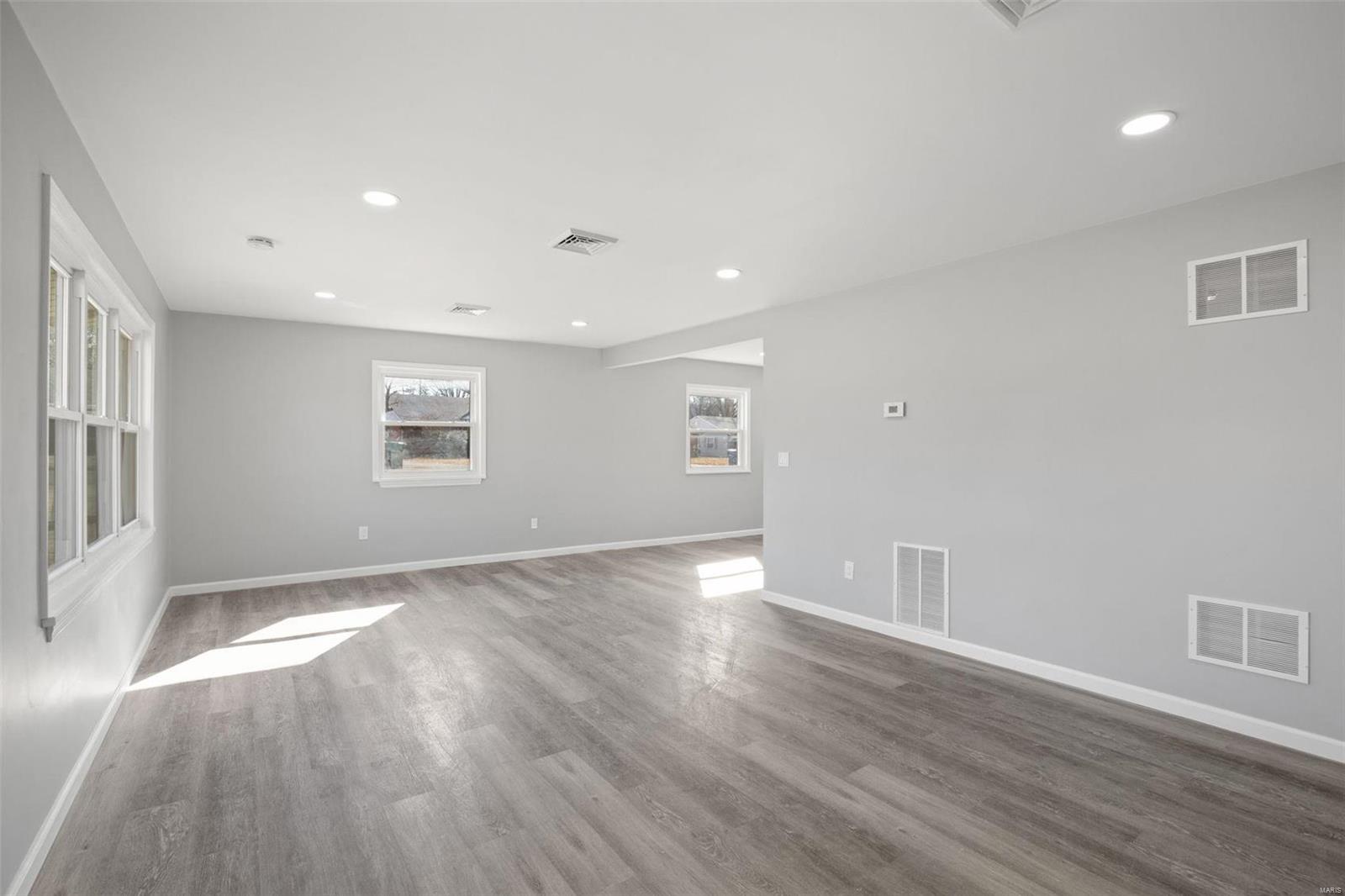 1040 N Highway 67 Street