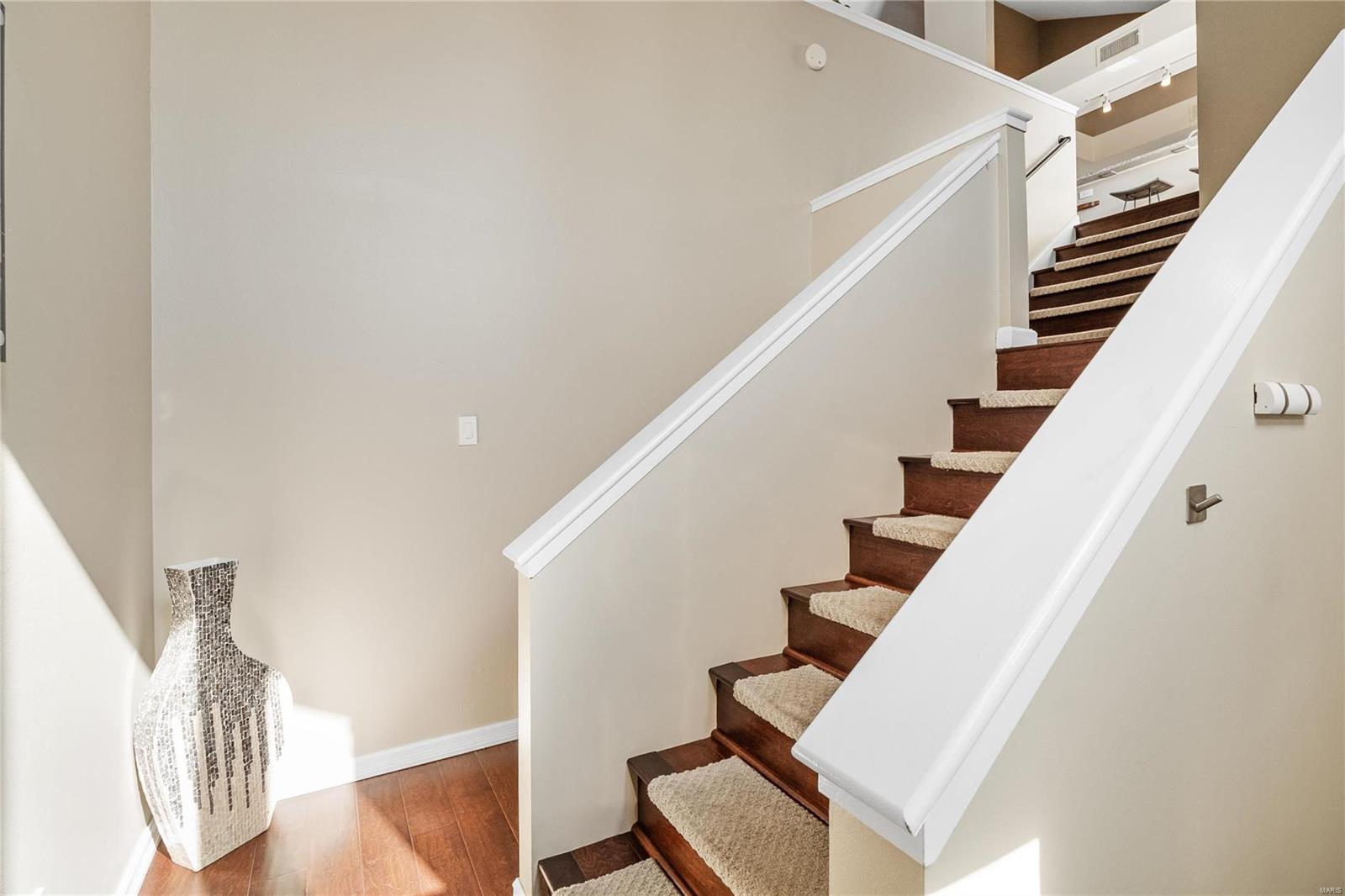 1715 Highview Circle Court