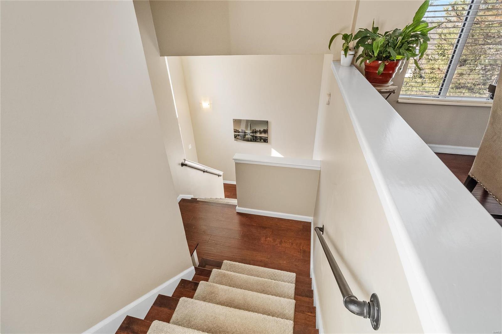 1715 Highview Circle Court