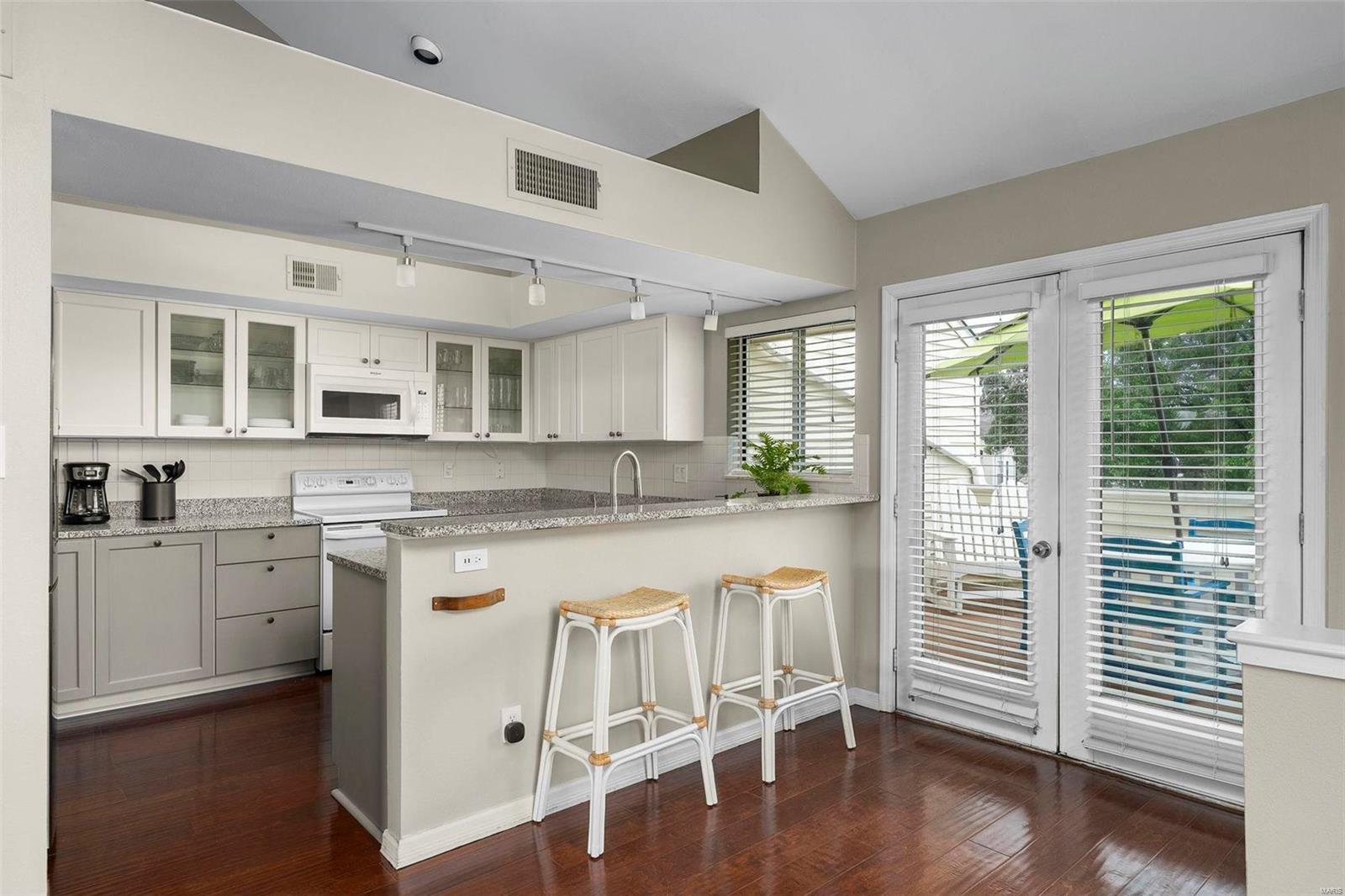 1715 Highview Circle Court