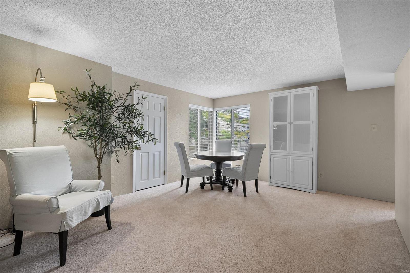 1715 Highview Circle Court