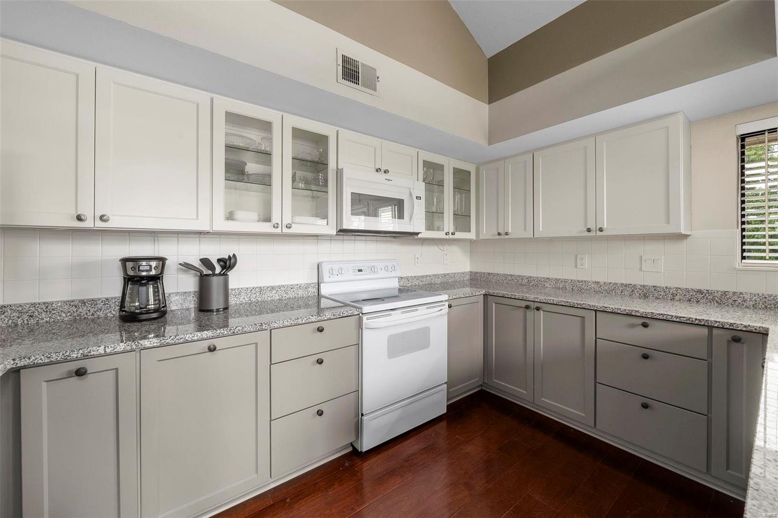 1715 Highview Circle Court