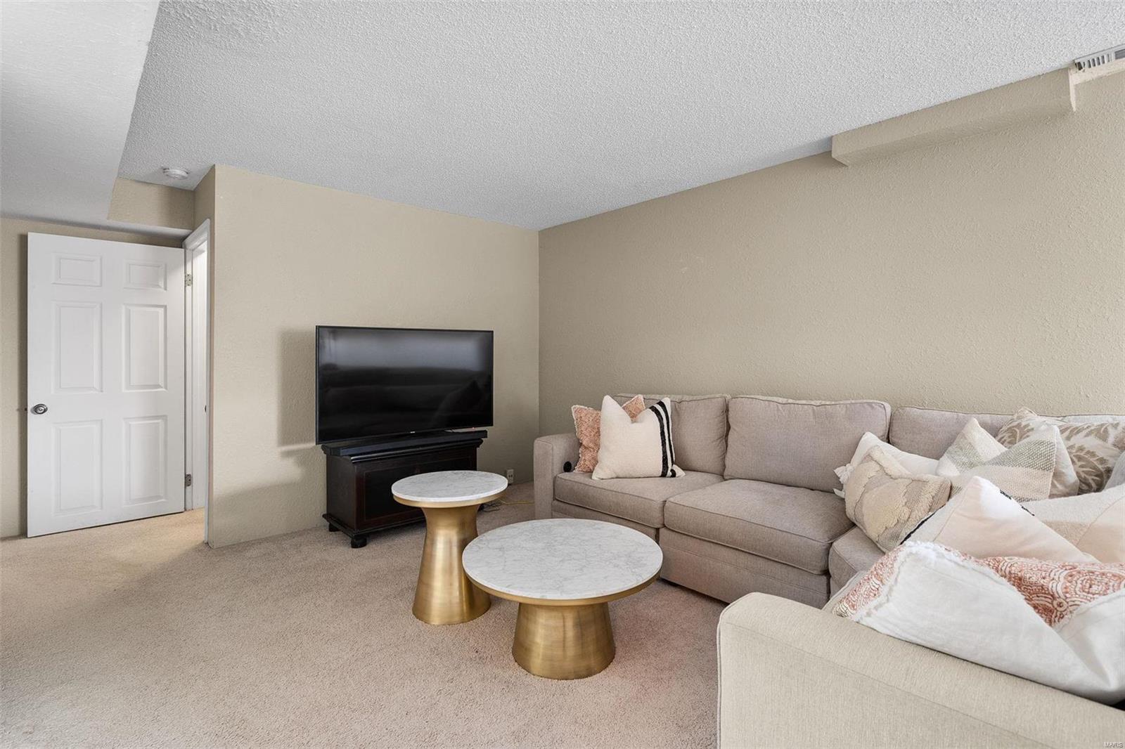 1715 Highview Circle Court