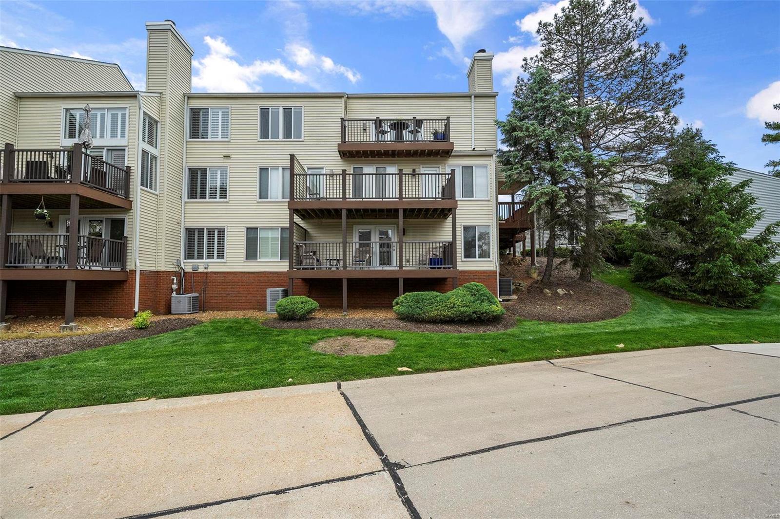 1715 Highview Circle Court