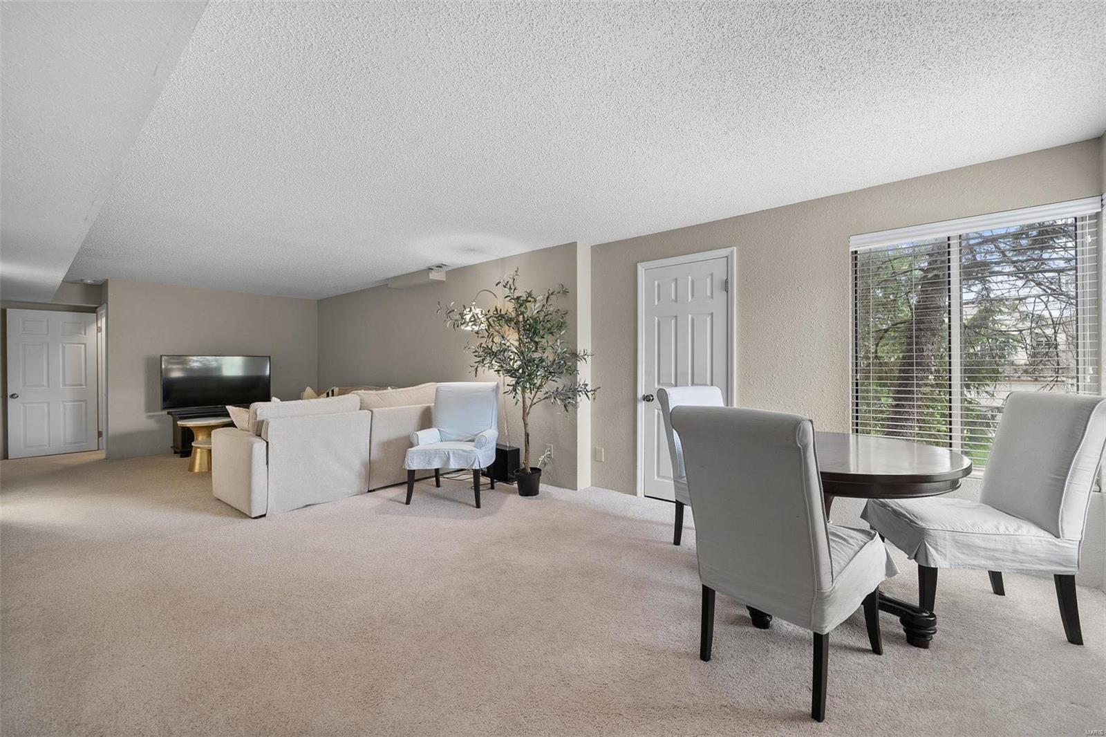 1715 Highview Circle Court