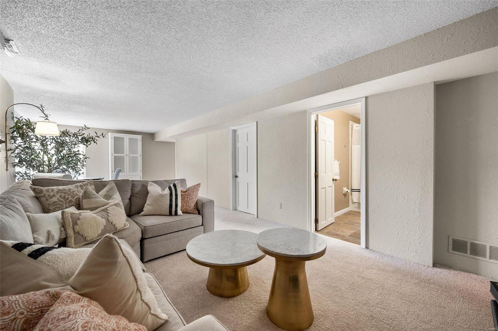 1715 Highview Circle Court