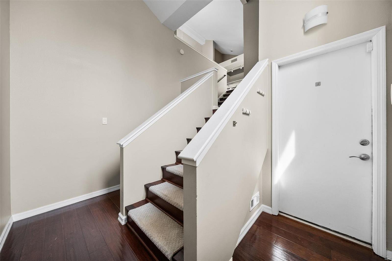 1715 Highview Circle Court