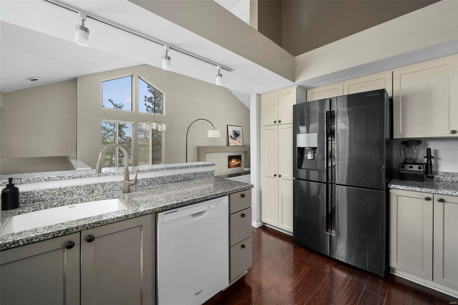 1715 Highview Circle Court