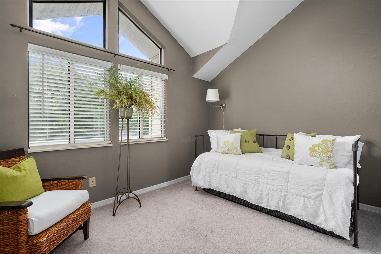 1715 Highview Circle Court
