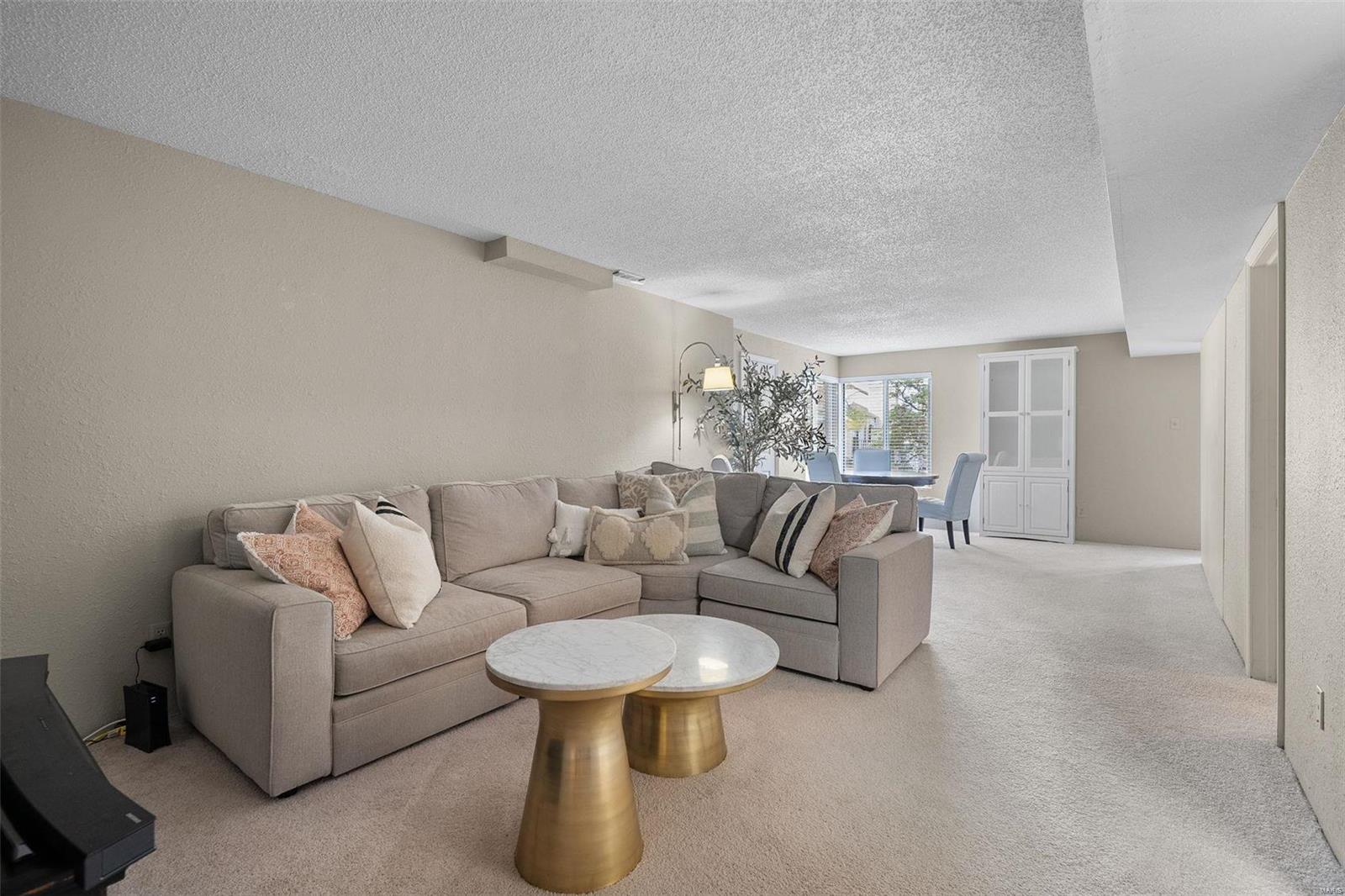 1715 Highview Circle Court