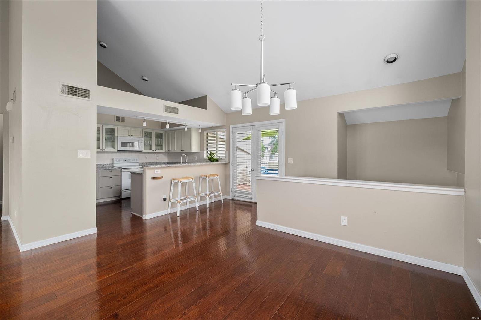 1715 Highview Circle Court