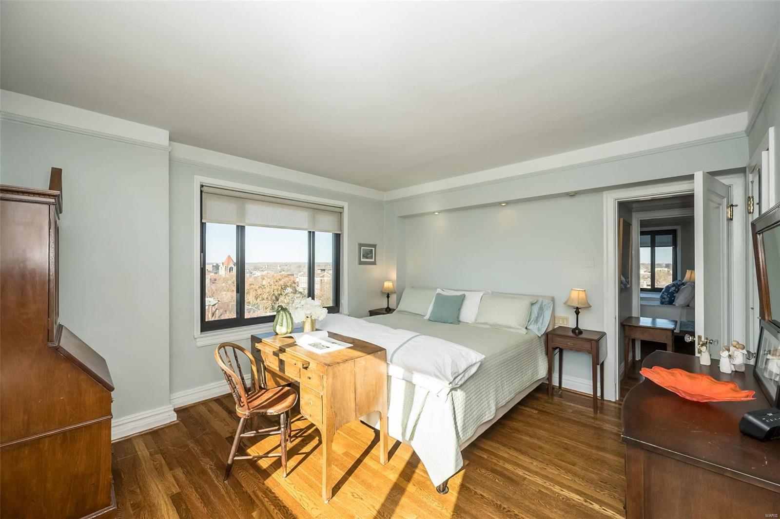 410 N Newstead Avenue Unit: 11W