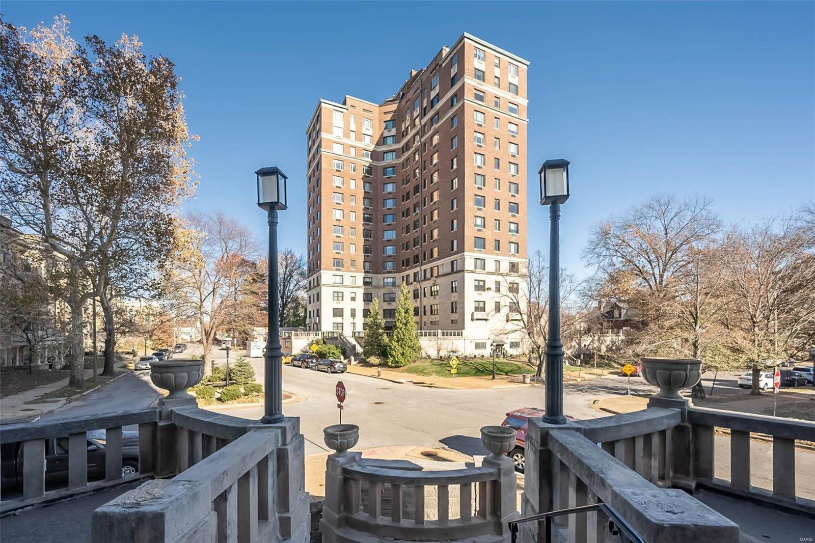 410 N Newstead Avenue Unit: 11W