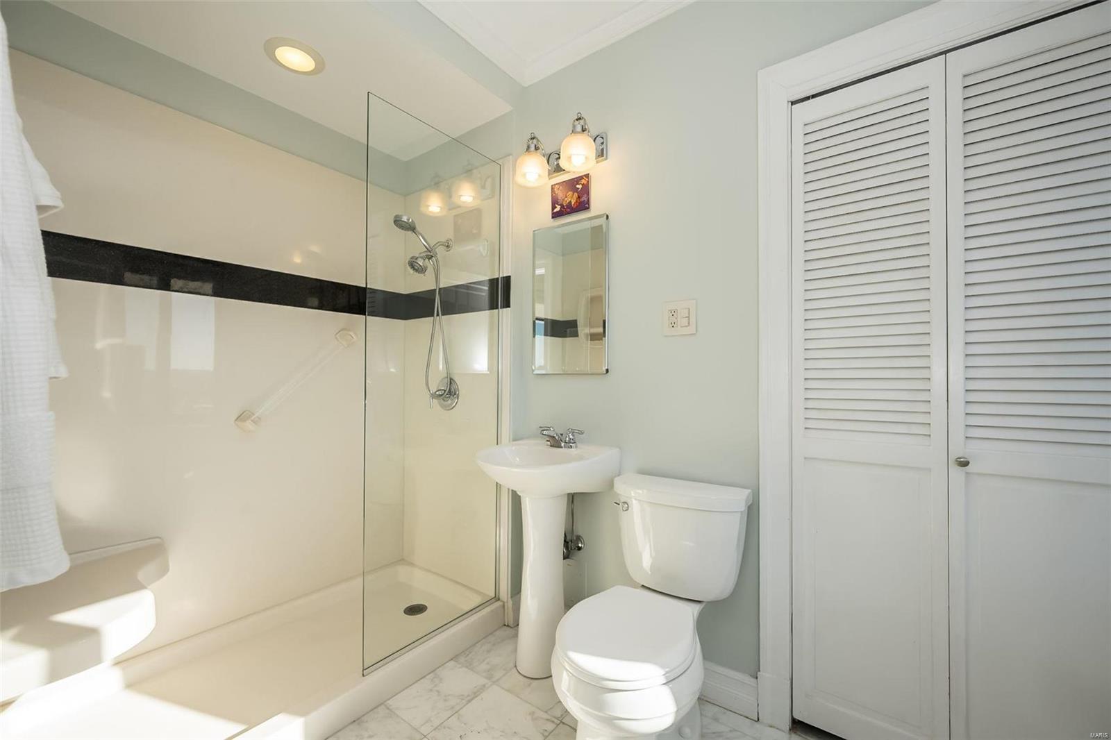 410 N Newstead Avenue Unit: 11W