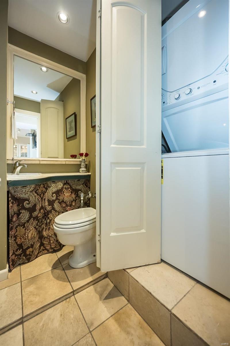 410 N Newstead Avenue Unit: 11W