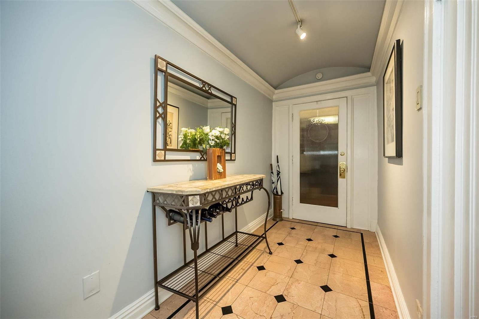 410 N Newstead Avenue Unit: 11W