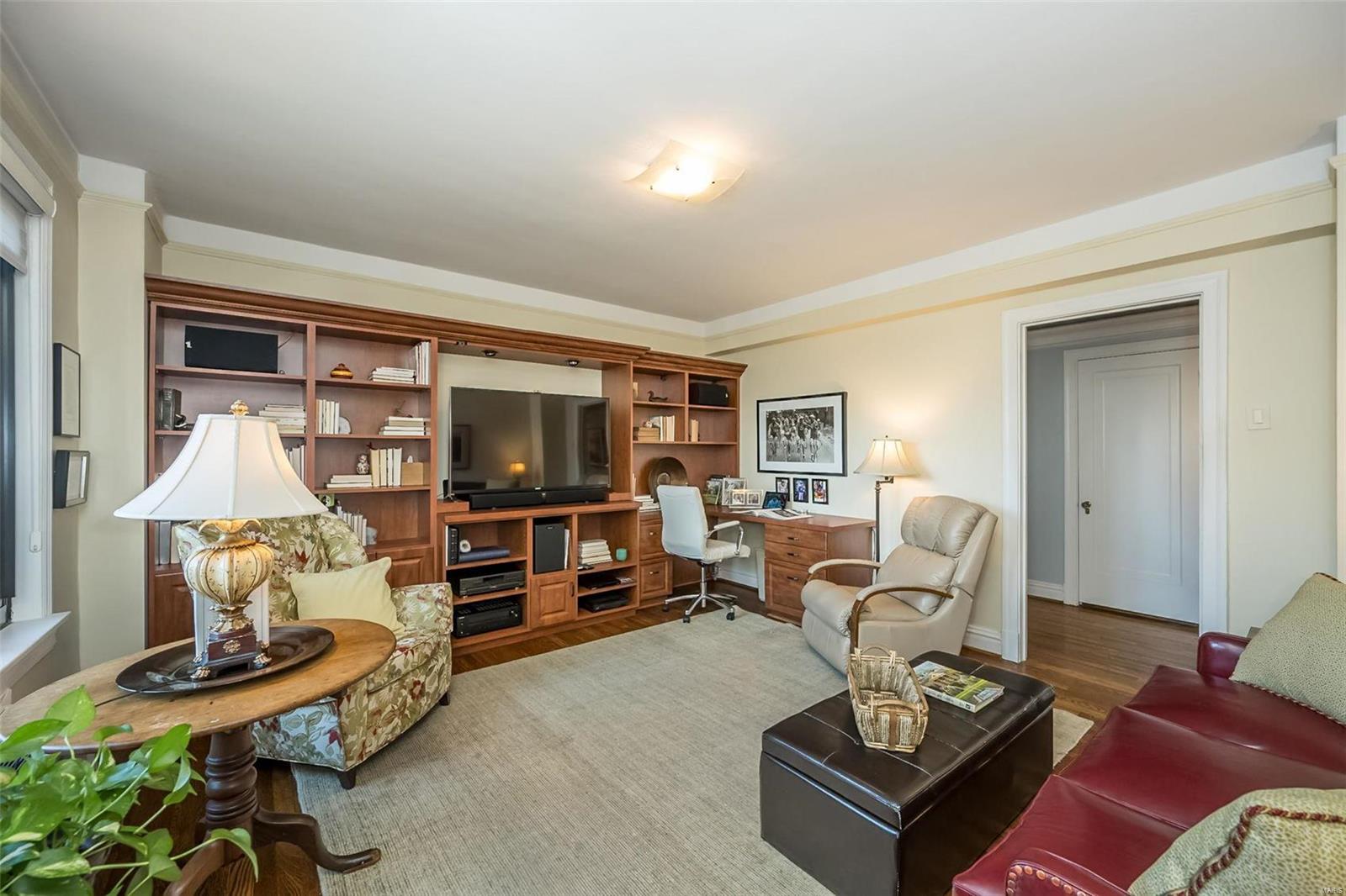 410 N Newstead Avenue Unit: 11W