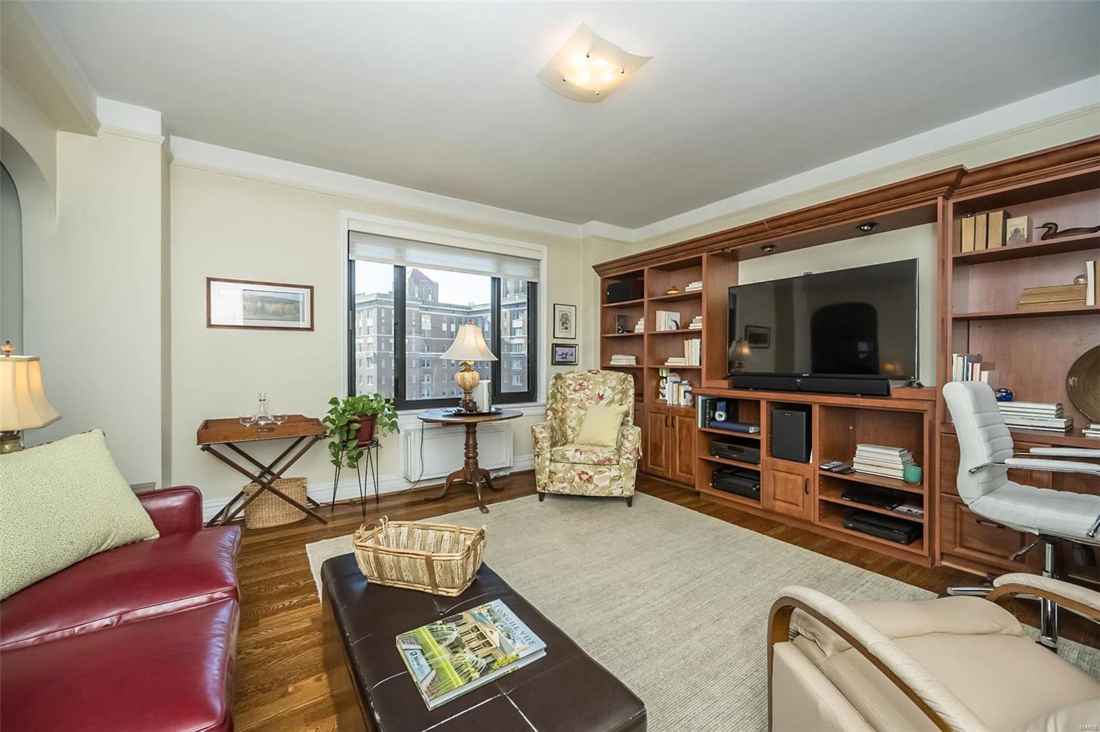410 N Newstead Avenue Unit: 11W