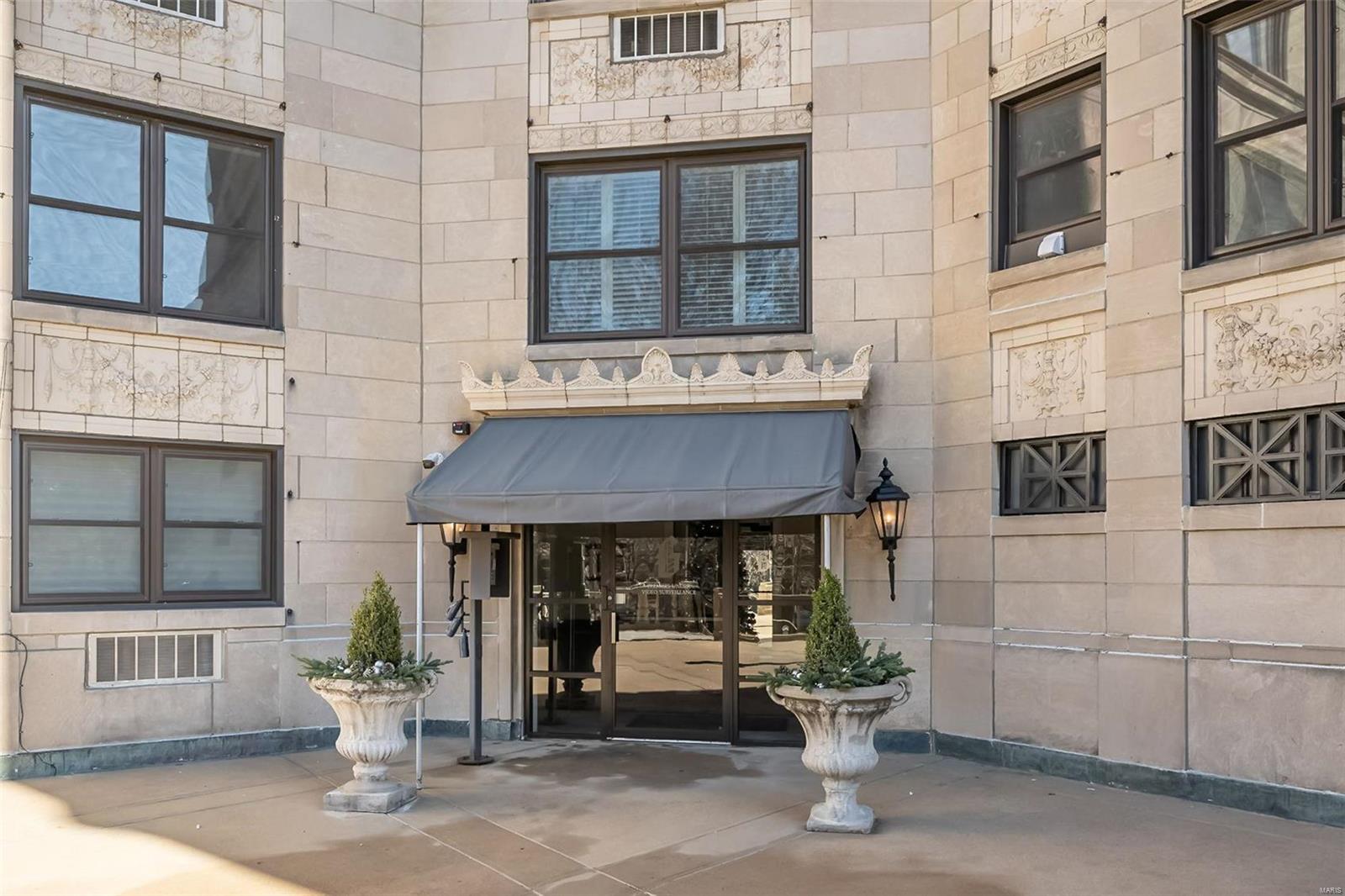 410 N Newstead Avenue Unit: 11W