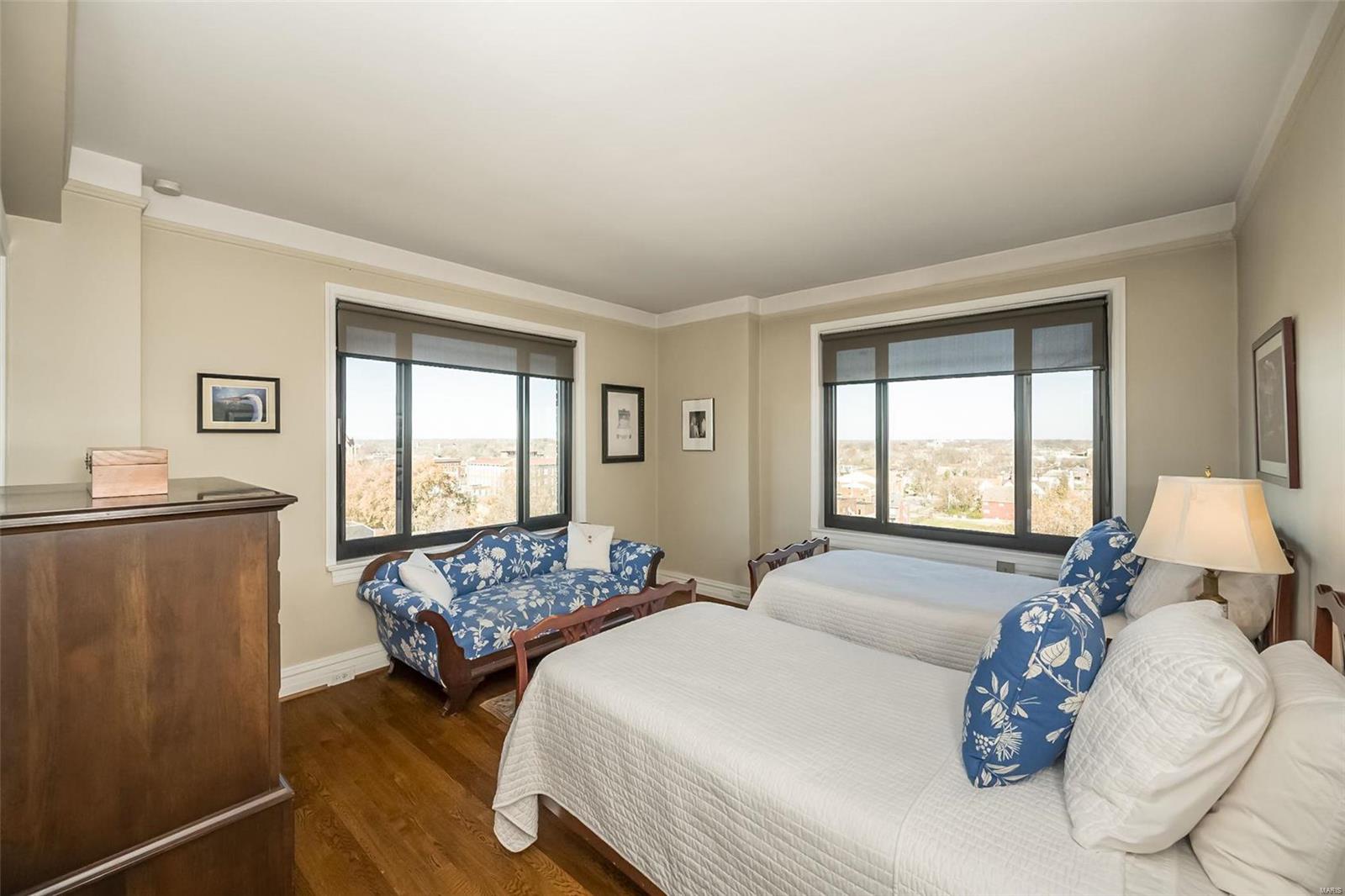 410 N Newstead Avenue Unit: 11W