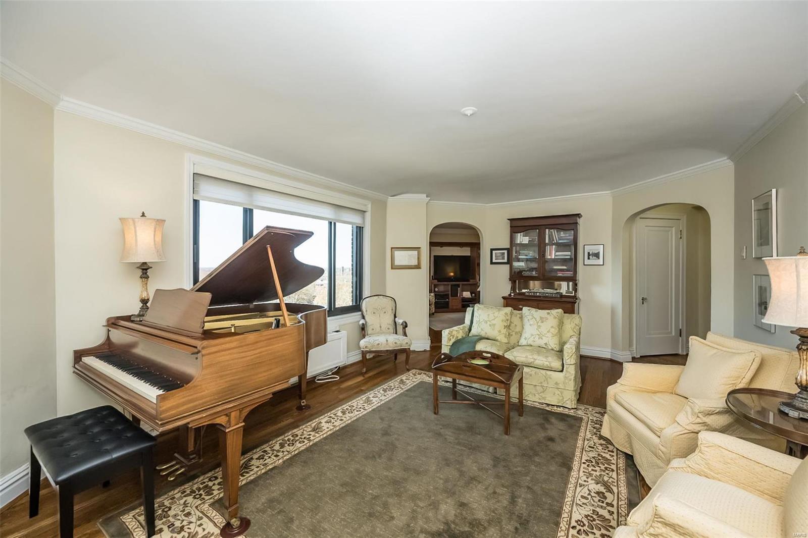 410 N Newstead Avenue Unit: 11W