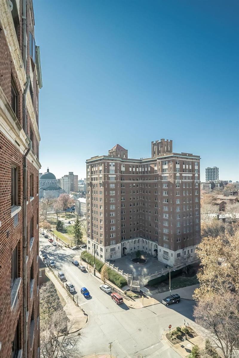 410 N Newstead Avenue Unit: 11W