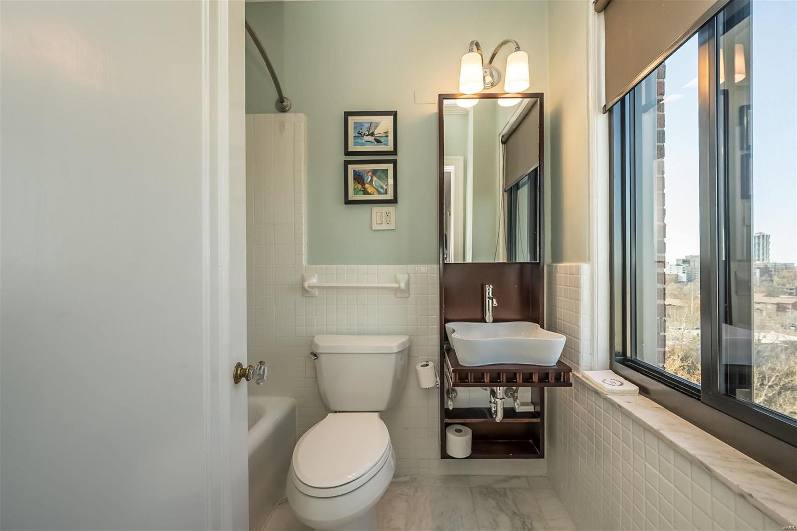 410 N Newstead Avenue Unit: 11W