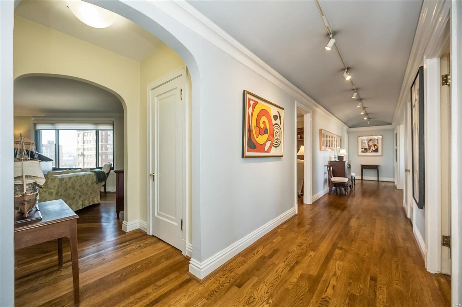 410 N Newstead Avenue Unit: 11W