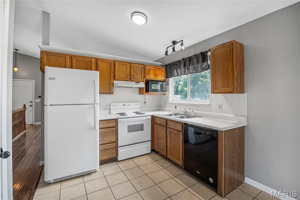 823 Whispering Windsong Drive