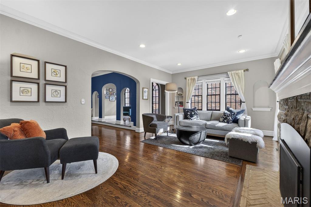 7437 Stratford Avenue