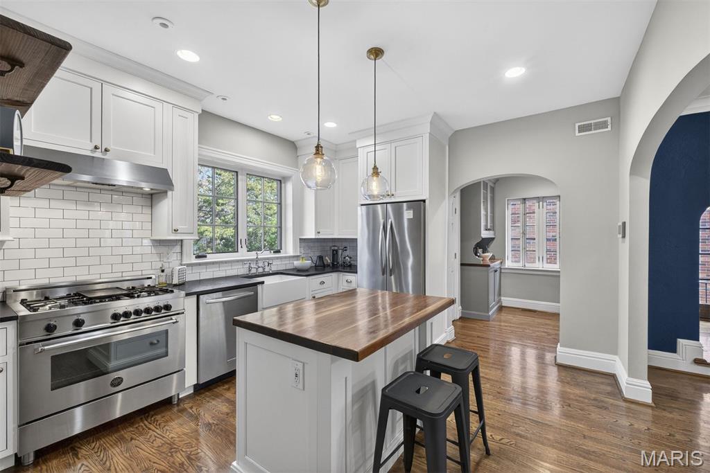 7437 Stratford Avenue