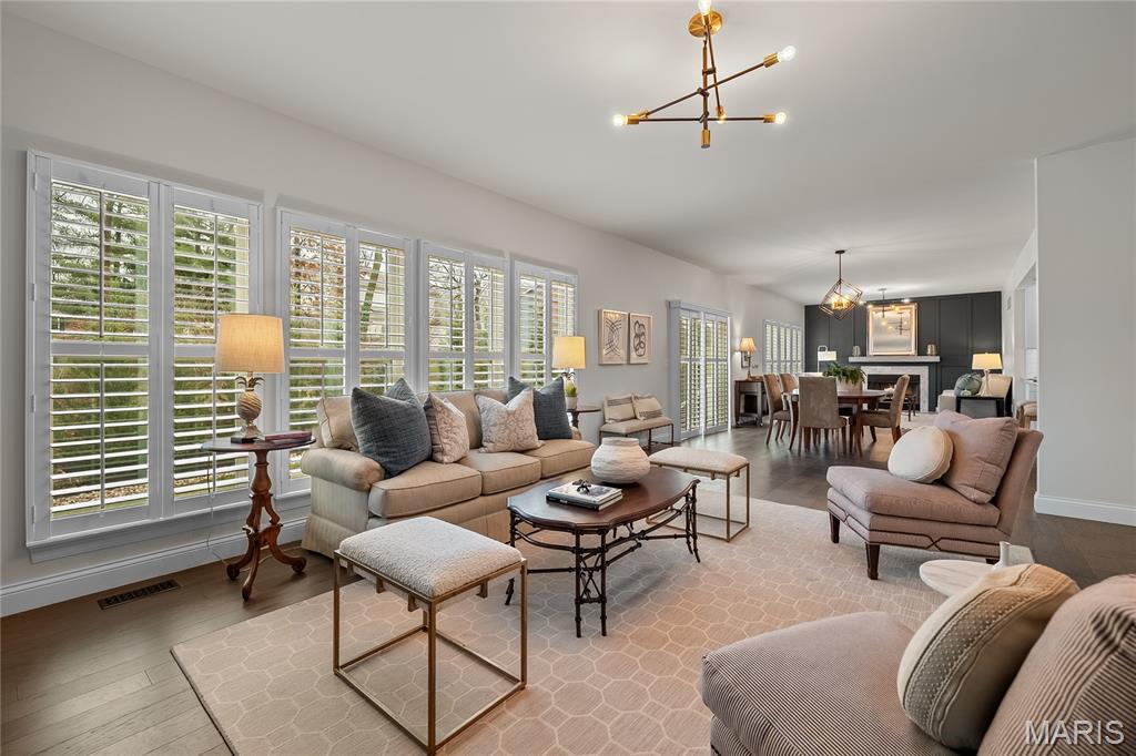 920 Thorn Crown Court