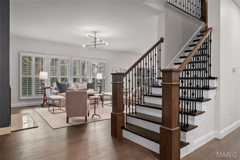 920 Thorn Crown Court