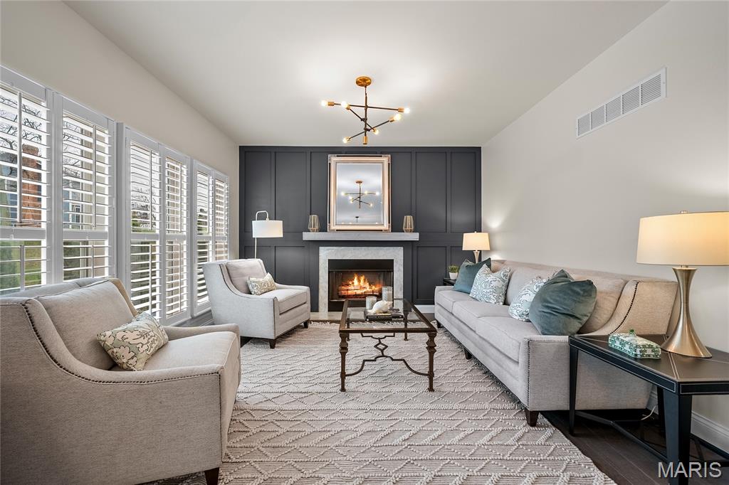 920 Thorn Crown Court