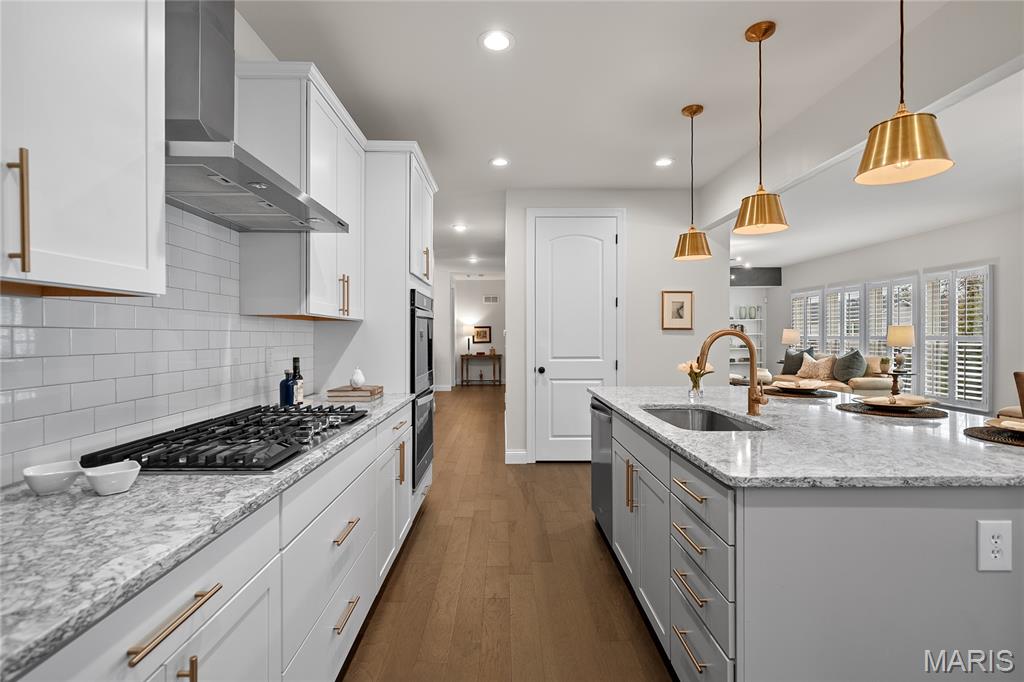 920 Thorn Crown Court