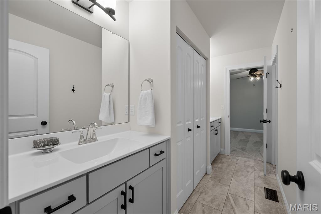 920 Thorn Crown Court