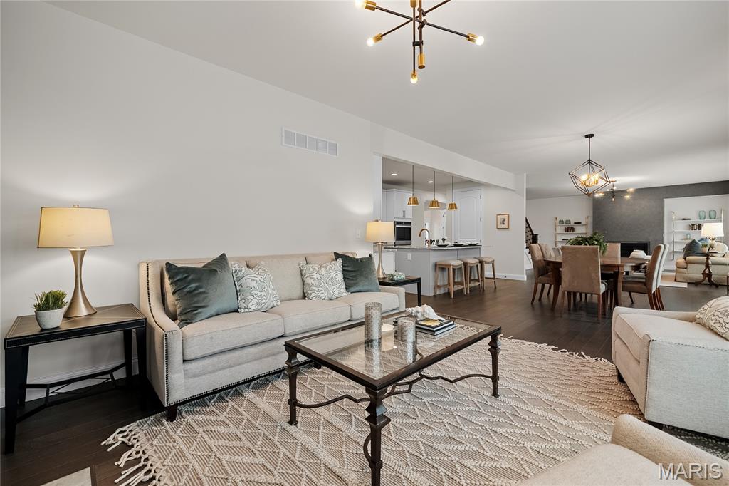 920 Thorn Crown Court