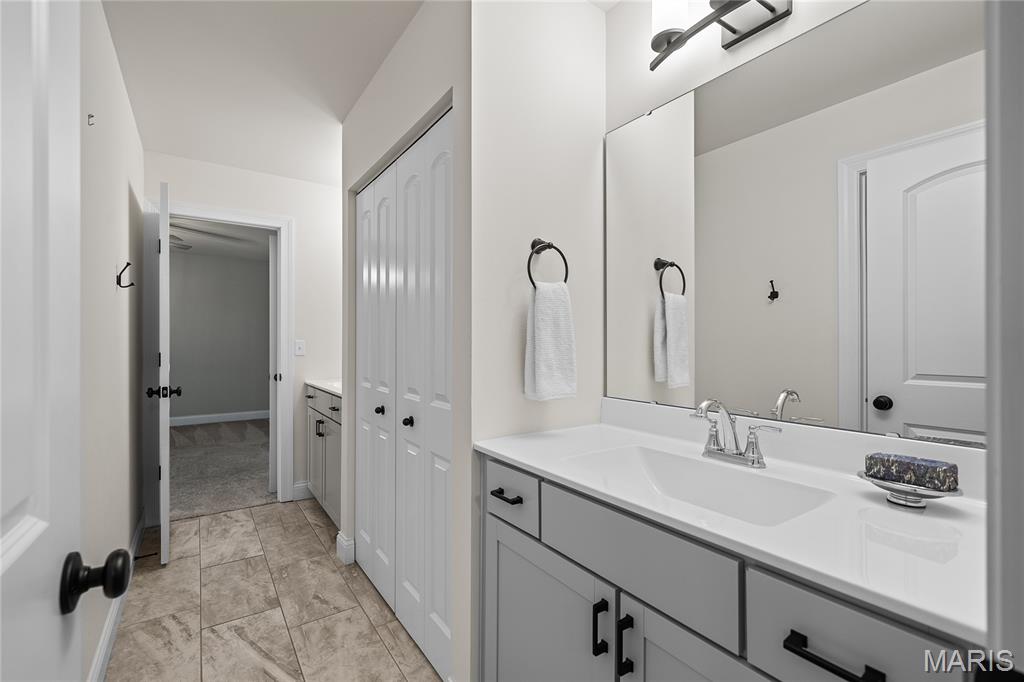 920 Thorn Crown Court