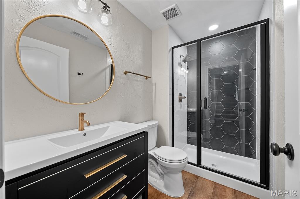 920 Thorn Crown Court